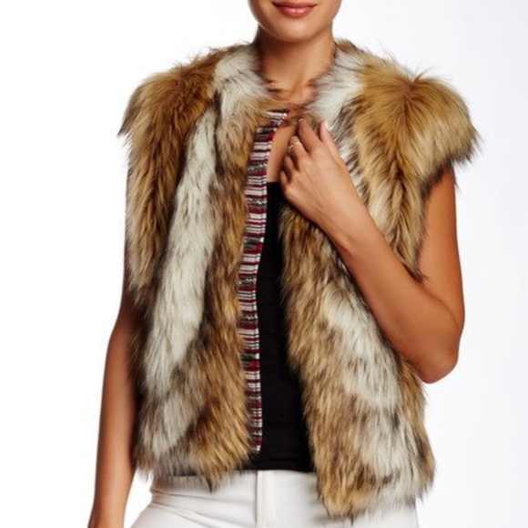 $345 12th Street] Cap Sleeve Faux Fur Vest in Tan Size Medium Boho Chic!! - Picture 2 of 8
